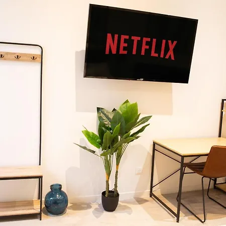 Ng Suitehome - Lille I Barbieux I Croix - Balneo - Relax Area - Netflix - Wifi - Kitchenette * ルーベ